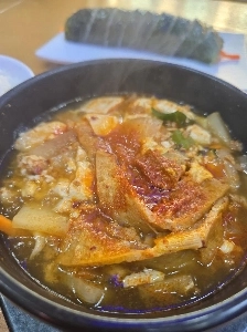 いいえ、金泉で豆腐シチューを食べました。