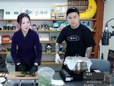 おいしいピザ、私はそんなふうに野獣の赤ちゃんに向かって叫び始めました、そして最終的には、