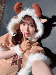 たとえ彼女がBカップの胸を持っていたとしても、彼女はAV版を丸ごと噛んでいただろう。