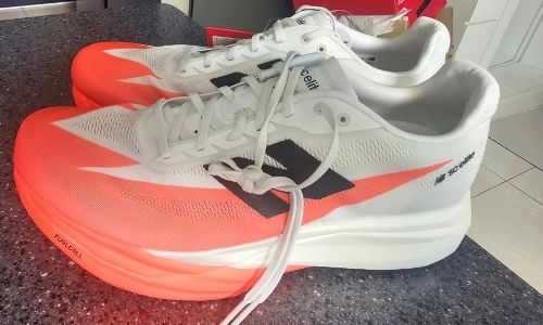 新しいランニングシューズが昨日届きました。jpg