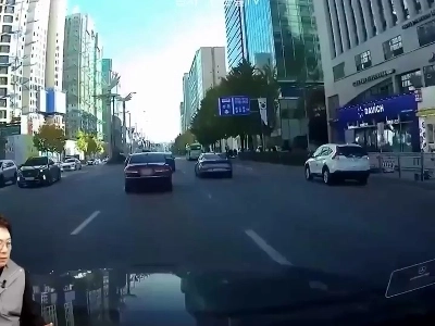 (SOUND)ハン・ムンチョルは、自分の時間を犠牲にすることなくジェイウォークする女性です。