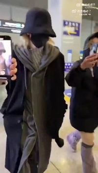 (SOUND)ボディーガードを必要としない中国のアイドル