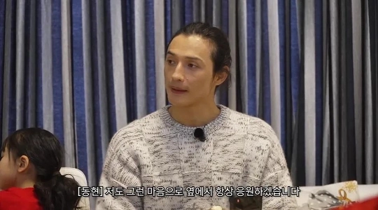 モンゴル人の参加者は、『フィジカル・アジア』のリリースの前日に父親が亡くなったと語った。