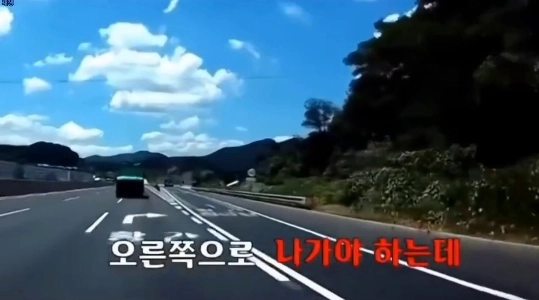 (SOUND)高速道路で後退する女性