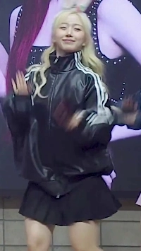 Nmix金髪オ・ヘウォンファンサイン会黒テニススカートめくり検査お尻