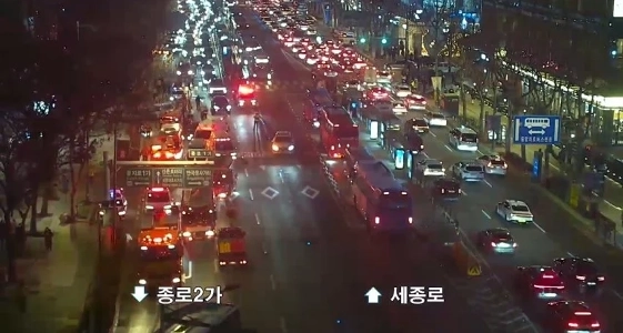 速報）鐘閣駅で事故発生