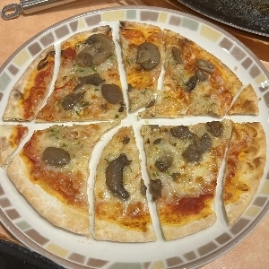 完璧にカットされたピザ