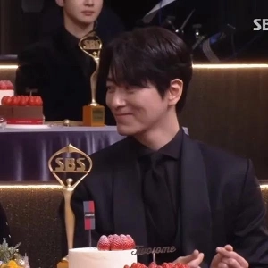 授賞式からイチゴが消えるまでのタイムライン