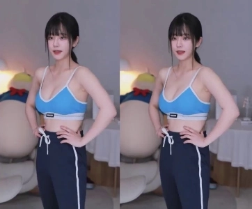 QWER ショート ブルー ブラトップ 谷間