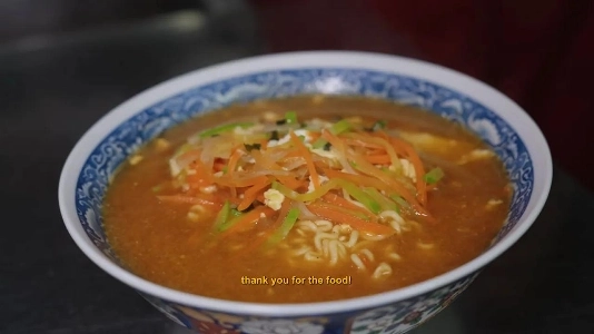 黒人と白人のシェフにラーメンを作ってもらうように頼んだ292万人のYouTuber