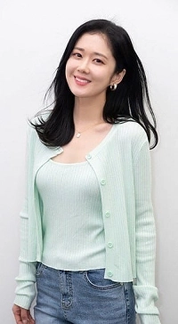 チャン・ナラさんは40代半ばくらいに見えます。 jpg