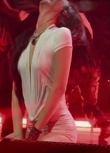 (SOUND)横から見るジェニードレス+衣装の空きスペースで露出した胸ㅗㅜㅑ