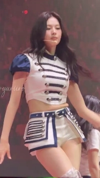 応援団セント。サナの前後開きスカートパンツ、内転筋