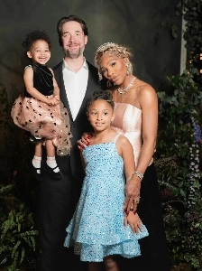 テニス女王セリーナ・ウィリアムズが家族写真を公開