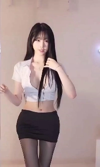 (SOUND)漢江オフィスルック、ボタンダウンの白いシャツ、垂れ下がった胸の谷間歯茎