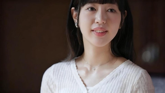 12月にデビューするくるみ絵麻は、有名な芸術家一家に生まれ育った。