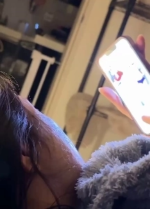 (SOUND)サンタガールの服を見る菜穂ちゃん