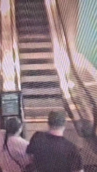 (SOUND)エスカレーターを上れない人