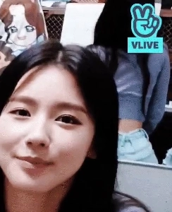 白いTシャツとジーンズを着た子供たち ミヨン