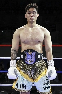 [ボクシング] 3年前にミョン・ヒョンマンとスパーリングをしたヘビー級の有望選手が、現在のKBM韓国チャンピオンになった。昨年4月の2度目の防衛戦の動画（4戦4KOと5戦5KOの選手の対戦）