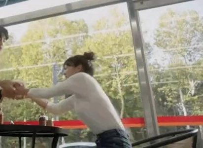 天然Dカップとして知られる女優ソル・イナ