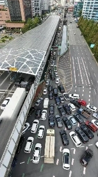 釜山の男らしい道路は初心者の運転には難しいと言われています。