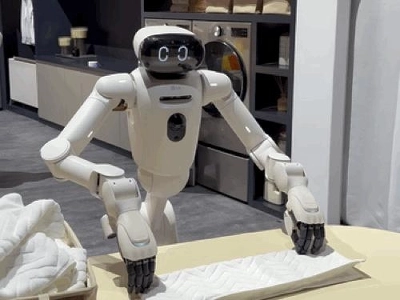 LGの洗濯物たたみロボット