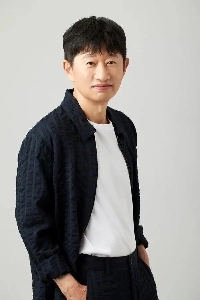 20本のCM撮影後に突然引退した俳優チュ・ヨンマンが26年ぶりに俳優復帰する。