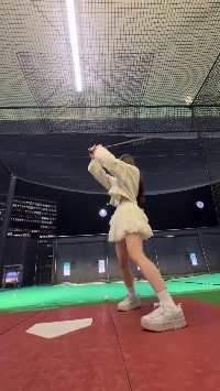 (SOUND)無編集の日本人女性がビデオを打つ.mp4