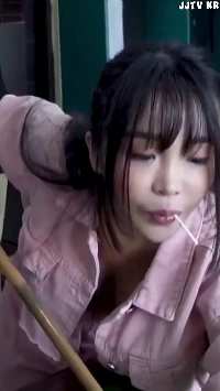 (SOUND)ポケットボールをする台湾のお姉さん、ノーブラ、おっぱい揺れる