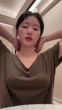 子供靴の靴の生放送でいちゃいちゃお辞儀谷間