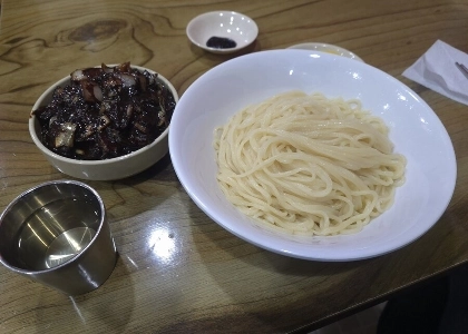 中華料理店に来たのですが、シェフがとても面白かったです（笑）。