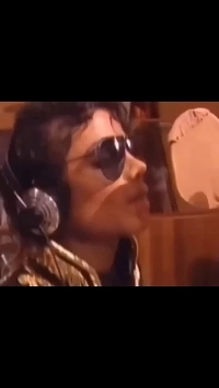 (SOUND)マイケル・ジャクソンはチームメイトを哀れに見つめる