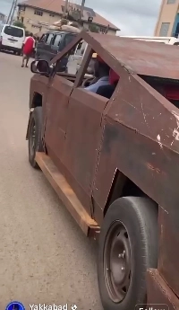 (SOUND)アフリカのサイバートラック.mp4