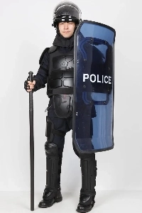 ストーカー被害に遭っている妹に会いに毎晩出かける兄。