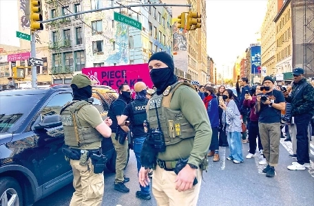 ICEによって殺された人物の身元