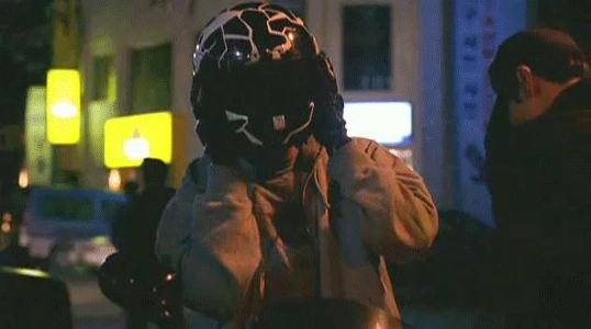 故アン・ソンギさんの遺影を最後まで掲げた人。