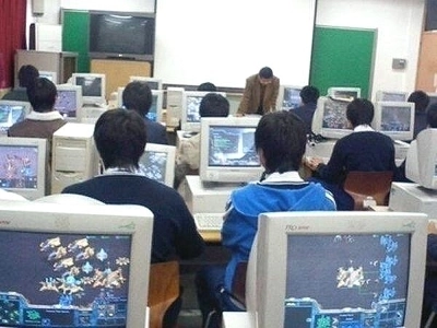 学校のコンピューター室で 90 年代生まれの人々に同情.jpg