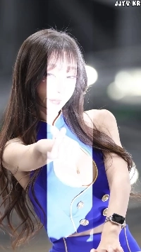 (SOUND)レーシングモデルソル・ミナ青いノースリーブ裸胸谷間歯茎