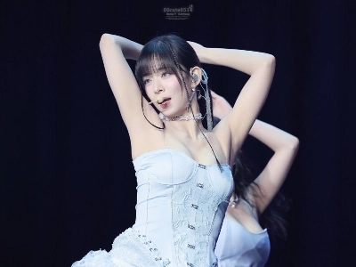 フロミスナイン イチェヨン カップ付きコルセット 胸上部 脇の下