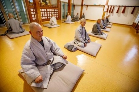 結婚する僧侶（日本統治時代の名残）