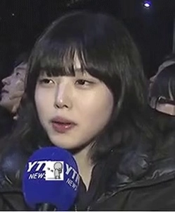 この女は裸の女を潰すことができるのか？ .jpgif