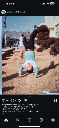 白黒）ユークイズ公式インスタグラムに投稿されたイムちゃんの幼少期の写真。