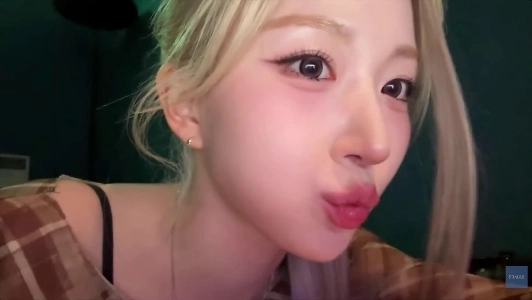 [Nmix] ラバン終わりのフォトタイムはヘウォンの唇