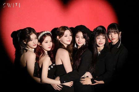 真顔のステイシーを映すビデオ