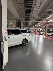 平沢市の某マンションで駐車場争奪、警告に反論する看板も掲示