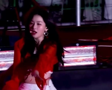 腕はRed Velvetスルギの貴重な下乳です