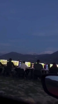 コンピューターを自宅だけで使用しないでください。外出。