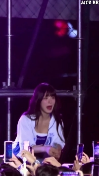 (SOUND)Fromis_Nine ブラトップとボタンダウンの制服を着たイ・チェヨンの腹筋